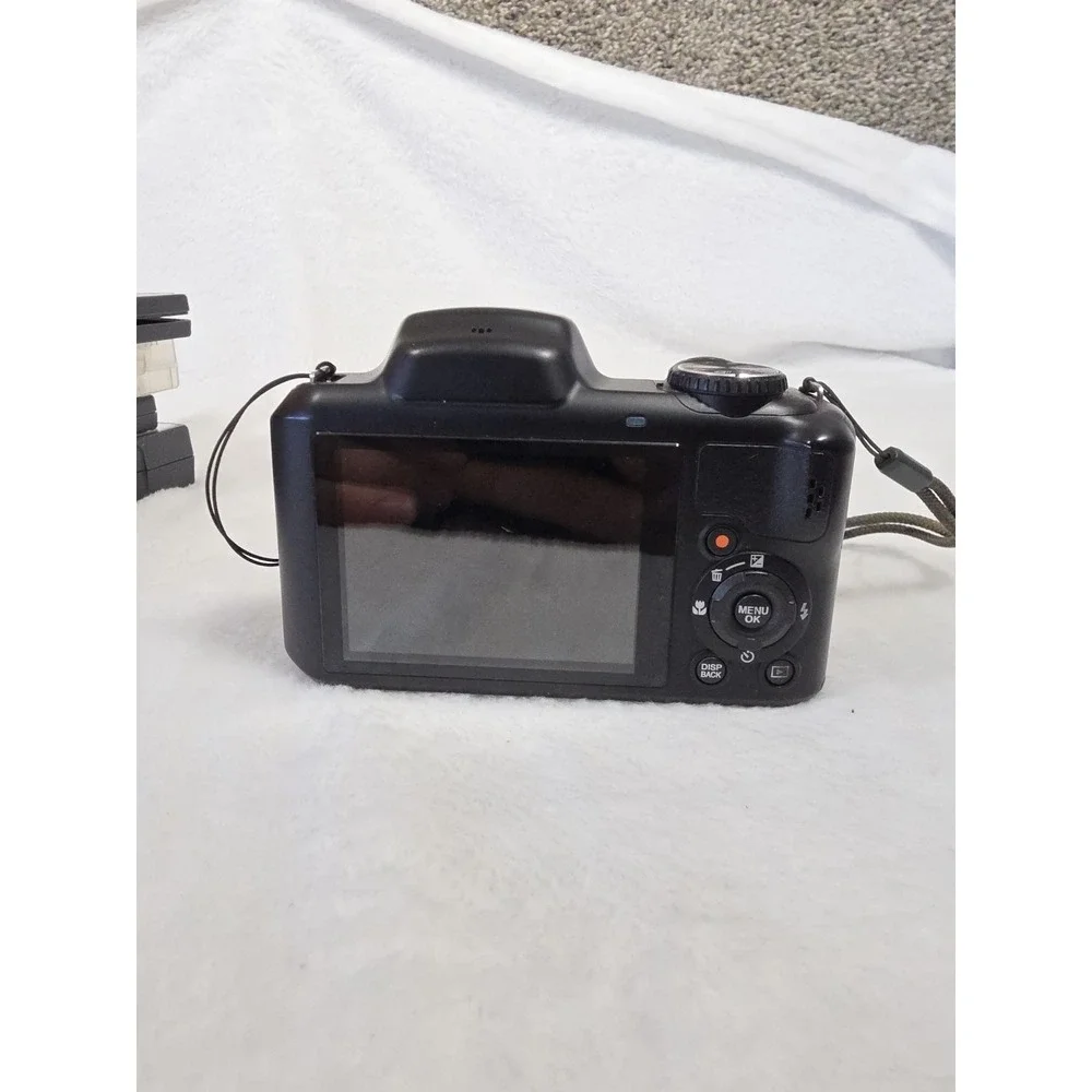 FujiFilm FinePix S8650 16MP 36x Zoom SLR Style Bridge Camera For Parts / Repair
